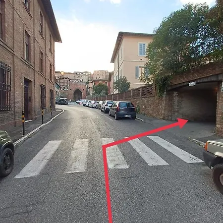 Firsthouse - Nel Centro Storico Con Parcheggio Gratuito Διαμέρισμα